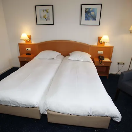 Edenpark Hotell 3*